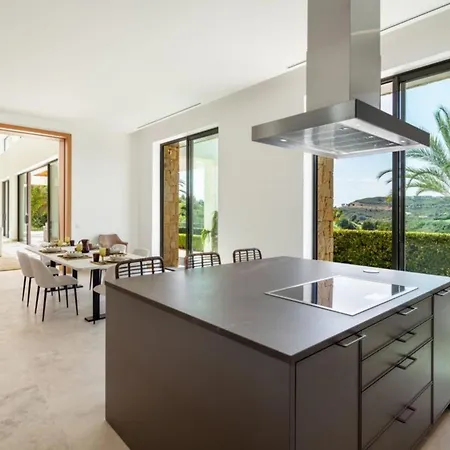 Experience The Ultimate Luxury In An Idyllic Setting דירה *